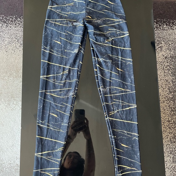 Lici Fit Tigers Eye Scrunch Butt Leggings Size M - Picture 4 of 5